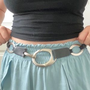 gorgeous vintage black and silver loop belt💓